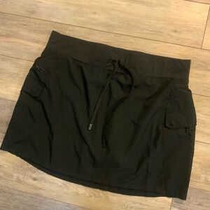 Gerry Black Skort with Drawstring and cargo pockets. Size XXL